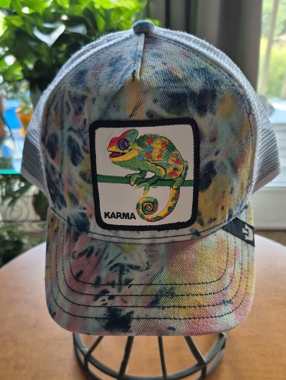 Goorin Bros Chameleon Karma Green & White Mesh Trucker Hat. NWOT
